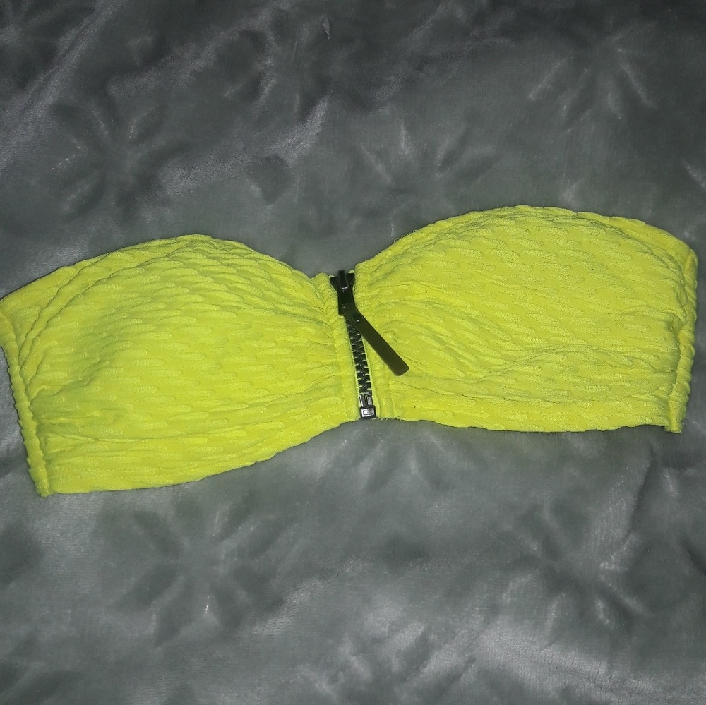 Bathing suit top 🌞